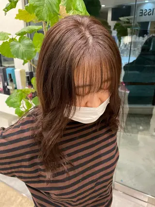 セミロング カラー mika｜ブルーカラ ー｜ハイトーンカラーのヘアスタイル