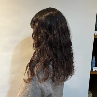 ロング パーマ HANA所属・林 小桃のヘアスタイル