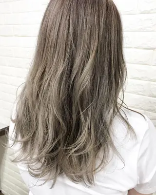 セミロング カラー famille所属・famille ファミーユのヘアスタイル