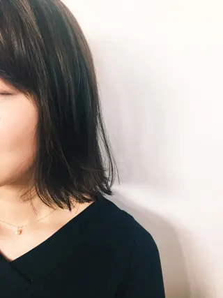 ミディアム カラー conne& ririのヘアスタイル