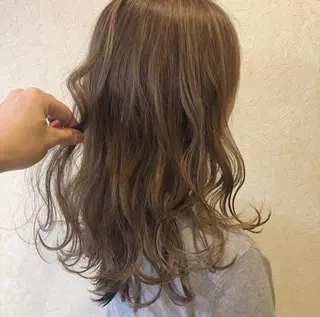 ロング カラー ブルームーン所属・モリタ ミツキのヘアスタイル