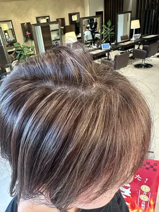 ショート 白髪ぼかしモデル 募集中ヒキマカイトのヘアスタイル