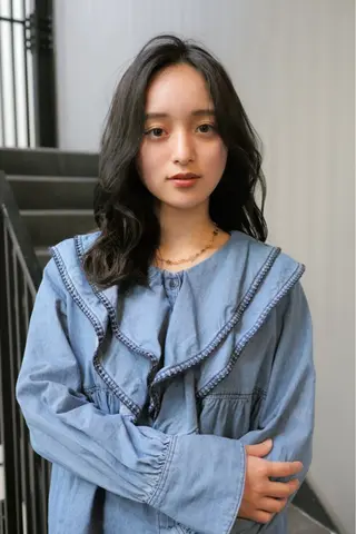 セミロング ウシロダ メグミのヘアスタイル