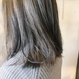 ミディアム カラー 吉川 愛美李のヘアスタイル