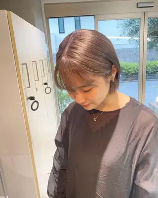 ショート まお♡レイヤーカット 耳ツボジュエリーのヘアスタイル