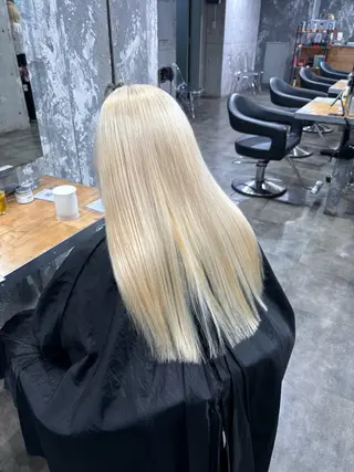 ロング カラー ハイトーン特化美容師 🌈ケアブリーチのヘアスタイル