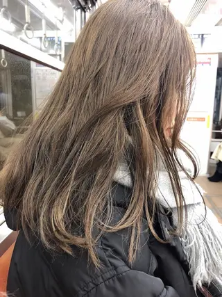 ロング 泊 紗羅のヘアスタイル
