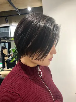 ショート FOLK所属・白髪ぼかしハイライト バレイヤージュヤマトのヘアスタイル