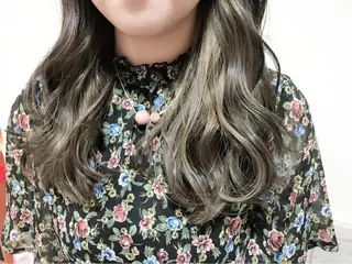 セミロング カラー LOST CITY 横浜所属・🪐脱白髪染め 🪐松尾菜々美のヘアスタイル