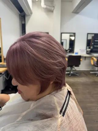 ショート 田子🦋ハイトーン 🫐耳つぼジュエリーのヘアスタイル