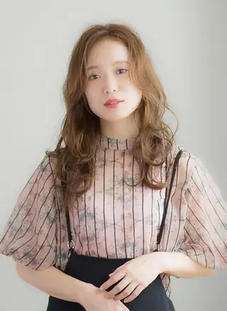 ミディアム 鈴木 奈波のヘアスタイル
