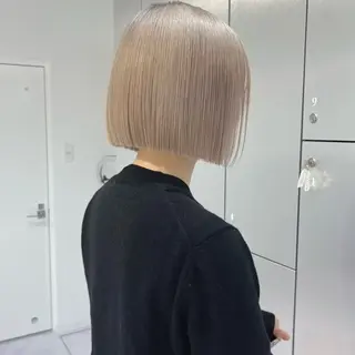 ショート カラー 🤍ハイトーン 🤍VIVIE🤍のヘアスタイル