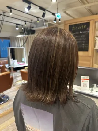 ミディアム カラー 岡本 葵のヘアスタイル