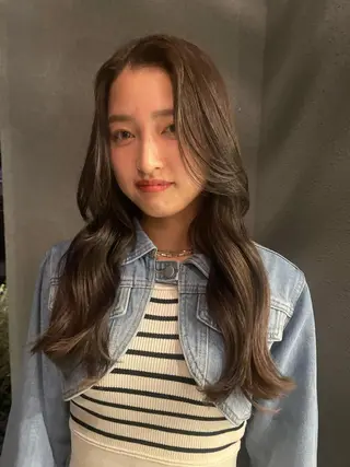 ロング 透明カラー/レイヤー misaki °*のヘアスタイル