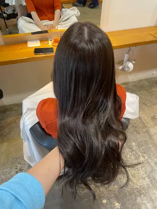 ロング カラー MIOベージュカラー 柔らかいカラーのヘアスタイル