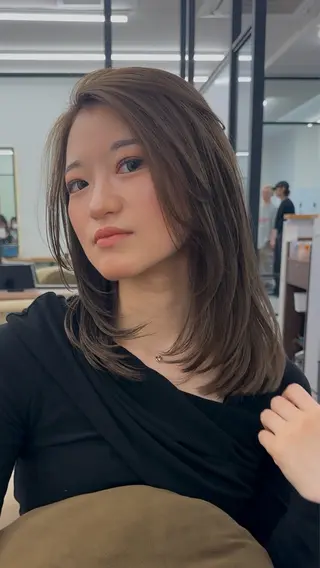 セミロング 韓国風レイヤーカット 根来悠斗のヘアスタイル