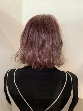 ミディアム カラー 古屋 花織のヘアスタイル