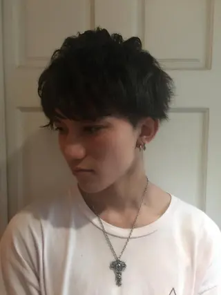 ショート ホワイト&レイヤーカ ットエクステ長畠俊輔のヘアスタイル