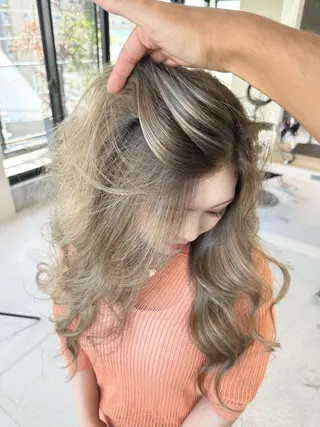 ロング カラー 井上 一平のヘアスタイル