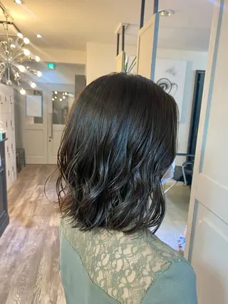 ミディアム ボブ/透明感カラー 岸本涼奈のヘアスタイル