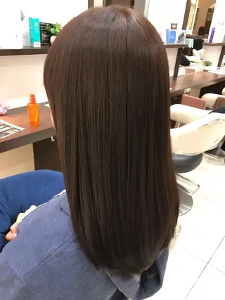 セミロング 縮毛矯正/髪質改善 継続する美髪のヘアスタイル