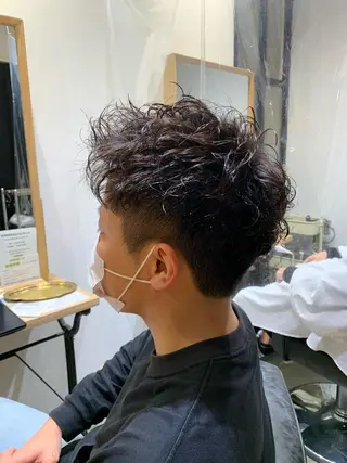 パーマ メンズ ツイストスパイラル 波巻き🩵片平和香奈のヘアスタイル