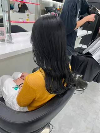 セミロング カラー 暗髪うる艶ヘア🫧 yumi🐈‍⬛🪽のヘアスタイル