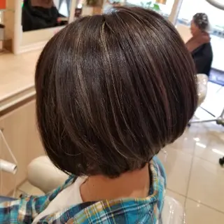 ショート カラー 山内 佐江子のヘアスタイル