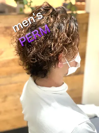 パーマ メンズ ハイライト✨髪質改善 TAKAさんです😊のヘアスタイル
