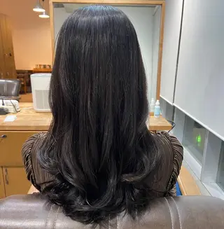 ロング カラー 安岡美咲✂︎ 艶カラー/髪質改善のヘアスタイル