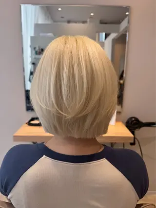 ショート カラー Eleanor spa&treatment 札幌店内にあるシェアサロン【WHITE】所属・シルクハイトーン / 髪質改善🦋MIKUのヘアスタイル