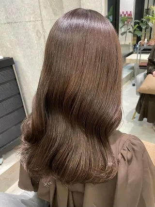 セミロング カラー パーソナルカラー 藤本夢のヘアスタイル