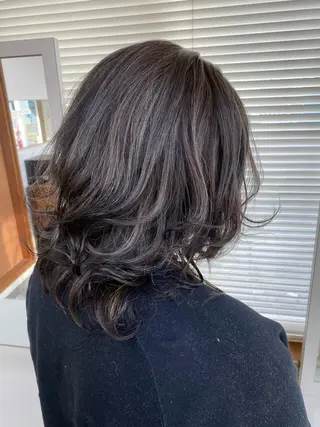 ミディアム カラー 永沼 真依のヘアスタイル