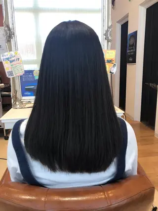ロング 岡本 真実のヘアスタイル
