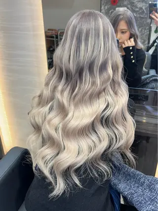 ロング 🌈カラー特化 ハイトーンけいと🌈のヘアスタイル