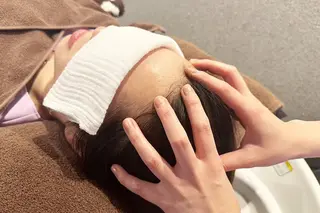 セミロング ヘアアレンジ LAVENDIA 初音のヘアスタイル