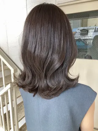 ミディアム roka ノゾミのヘアスタイル