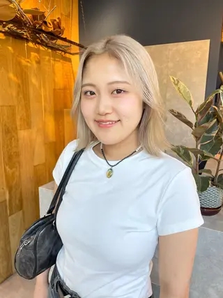 ミディアム カラー RINOSHORES YOKOHAMA.日本大通り店所属・ハイトーン nagisaのヘアスタイル