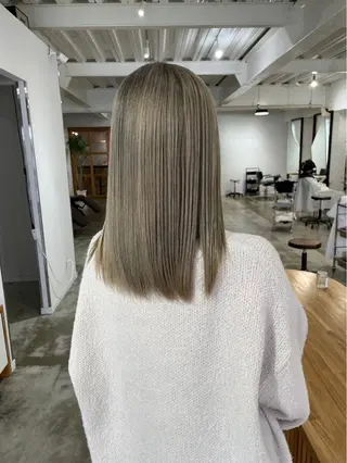 カラー Niina→ anan AVEDAのヘアスタイル