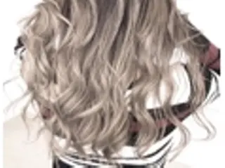 ロング naomi (夜間営業受付中★)のヘアスタイル