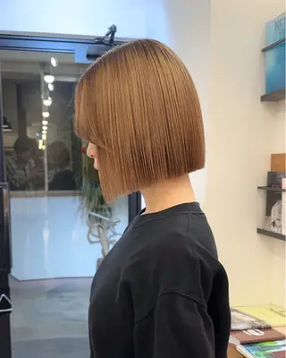 ショート リンダ所属・ベージュ/顔周り カット/スズキのヘアスタイル