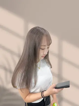 ロング カラー くすみミルクティー／ ブラウン🪡TOWAのヘアスタイル