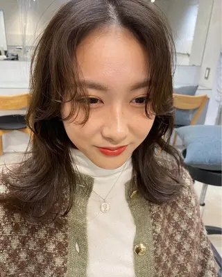 ミディアム カラー パーマ レイヤーカットのプロ 大人ヘア宮森貴志のヘアスタイル