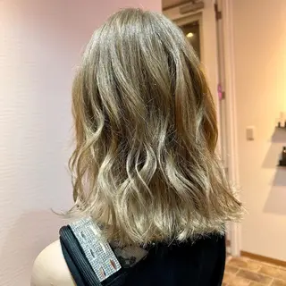 セミロング SALOWIN心斎橋Suite店所属・ブリーチ毛にもできる 縮毛矯正|鷹司郎のヘアスタイル