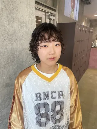 ミディアム 鈴木瑛里／ブロンド ベージュ／男女のヘアスタイル