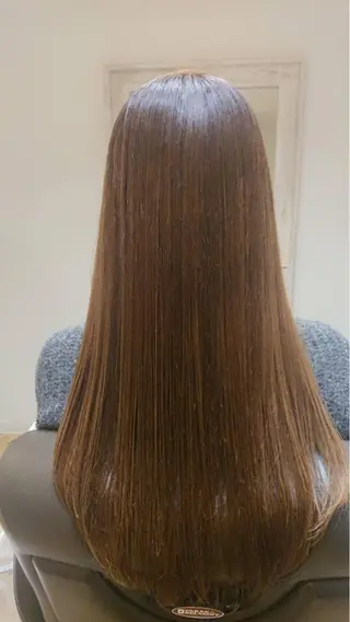 縮毛矯正専門 美容師のヘアスタイル