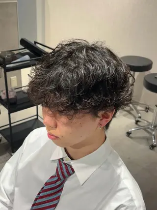 ショート カラー パーマ メンズ 【シャドウパーマ センターパート】義心のヘアスタイル