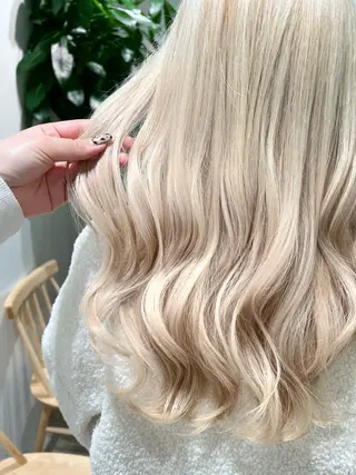 セミロング カラー ヘアアレンジ 新宿color🐝 AYAKA🌈💖のヘアスタイル