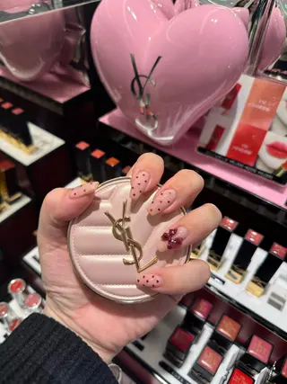 ネイル シュシュ 🎀 girly nailのネイルデザイン