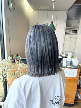 ショート カラー 堀 望美のヘアスタイル